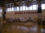 Na noc jsme museli exponáty seskupit na jedno místo a přikrýt plastovou fólií - co kdyby o ně měl někdo zájem a nevrátil je