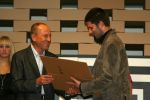 Matěj Říčný přebírá ocenění Dobrý design 2009