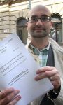 Zástupce sdružení Kontrolní skupina Petr Pelcl podal u Krajského soudu v Plzni žalobu kvůli demolici kulturního domu (zdroj: idnes.cz, Jiří Bervida)