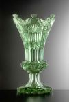 Váza s monogramem J. K., 1842, zelené uranové sklo broušené, řezané  ©UPM, Foto: Gabriel Urbánek, Ondřej Kocourek 