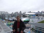 Olympijská vesnice, pohled na centrum Vancouveru a halu BC Place, kde se odehrávala ceremonie a hokejová utkání