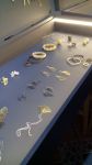 Netradiční instalače šperků v truhlách