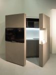 LivingKitchen 13 Kuchyně Pia slovinské firmy Inkea skrytá za dveřmi s instalovanou TV a dekorací získala ocenění Best of Best