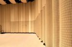 Dukta-akustická stěna v koncertním sále v provedení MDF