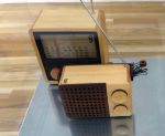 Dřevěná radia Cube a wr01a- 2Bipod, 2008, Jáva