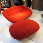 Ligne Roset - Cinna nepřestává udivovat netradiční barevností, tentokrát pohovky Ploum, design R. a E. Bouroullec