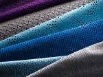 Netkaná textilie vyrobená z recyklovaných, částečně rostlinných a polyesterových vláken.