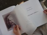 12. ukázka z knihy Pod paží tisknu křídla... – publikace nabízí též vizuální zážitek