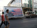  Bukurešťští žáci oznamují pochodující průvod.