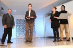 Cenu Unie výtvarných umělců ČR získal z rukou Václava Kubáta Matěj Kubík za SUPŠ sklářské v železném Brodě