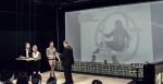 Ceny Dobrý studentský design předával oceněným člen středoškolské poroty akad. mal. Zbyněk Kočvar. V tomto případě Ondreji Jankových ze Slovenska za skládací houpací křeslo.