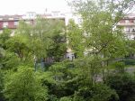 Park s dětskými hřišti v otevřeném bloku mezi ulicí Ruskou a Bulharskou 