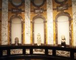 Galerie soch půlkruhového půdorysu s mramorovým obložením vznikla dle návrhu P.P. Rubense